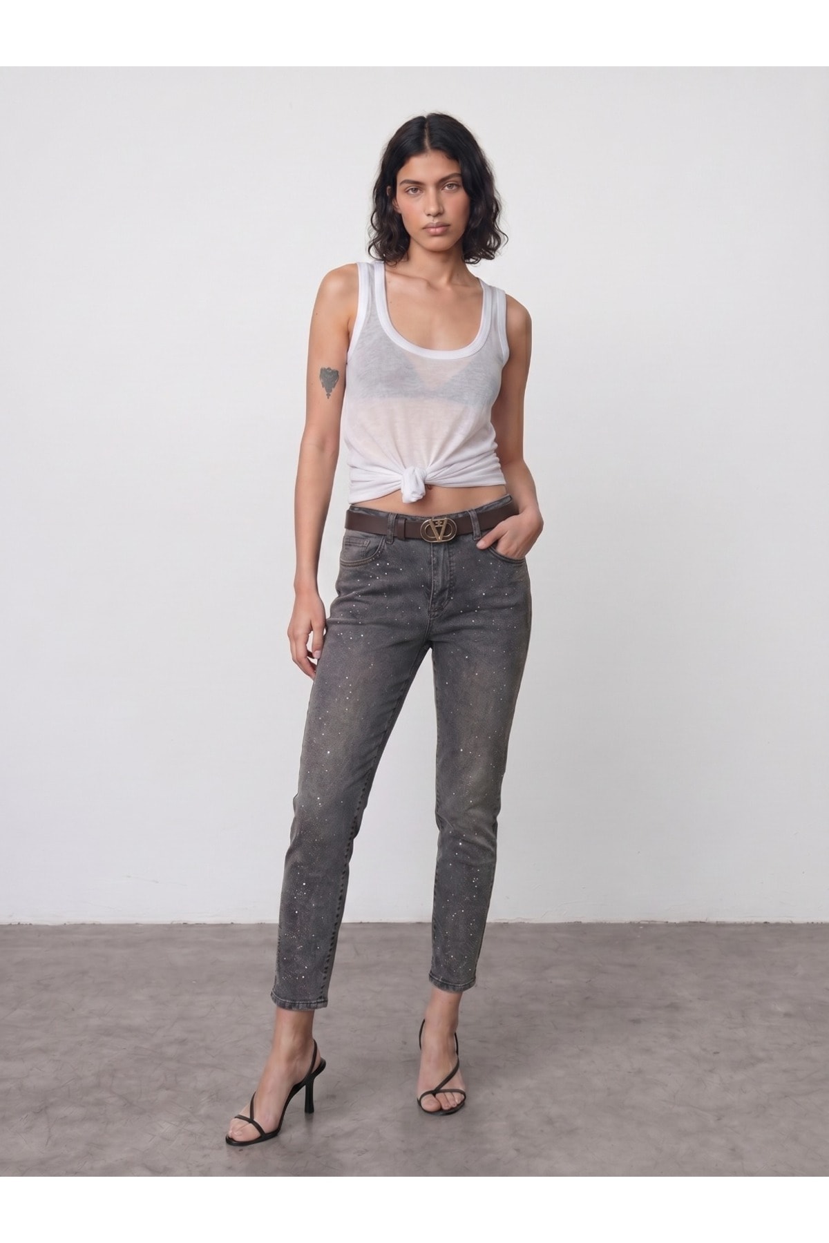 Gri Taş Detaylı normal Bel Slim Fit Yazlık Kot Pantolon - Görsel 3