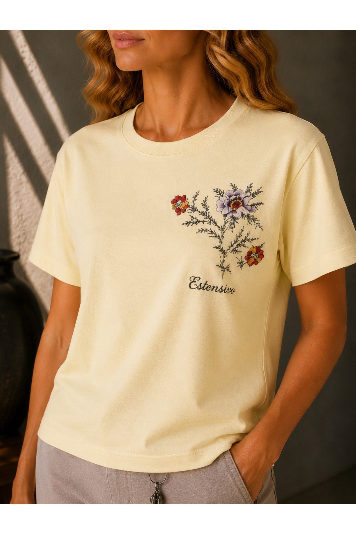 Çiçek Baskılı Ön Arka Detaylı Oversize T-Shirt - Görsel 2