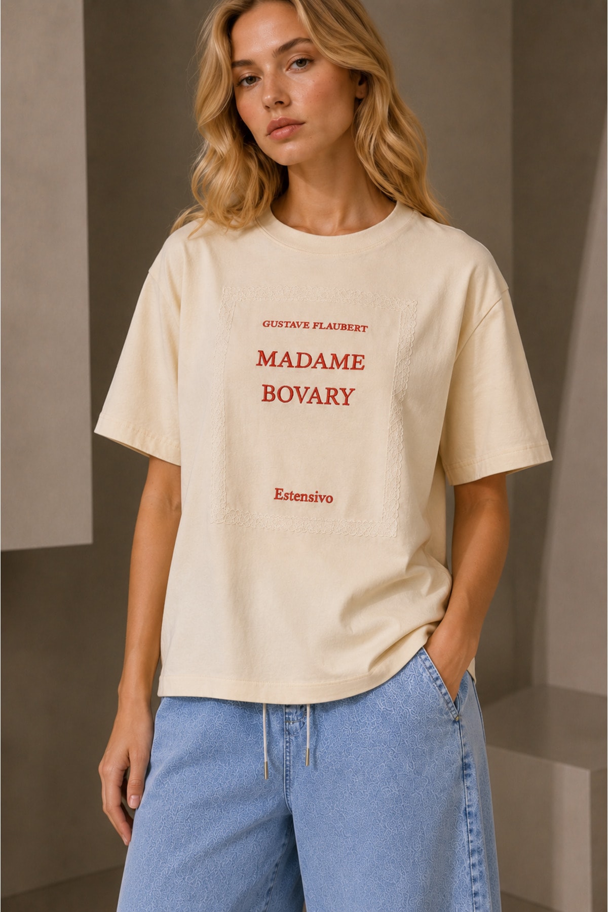 Madame Bovary Baskılı Oversize T-Shirt – Krem / Bej - Görsel 5