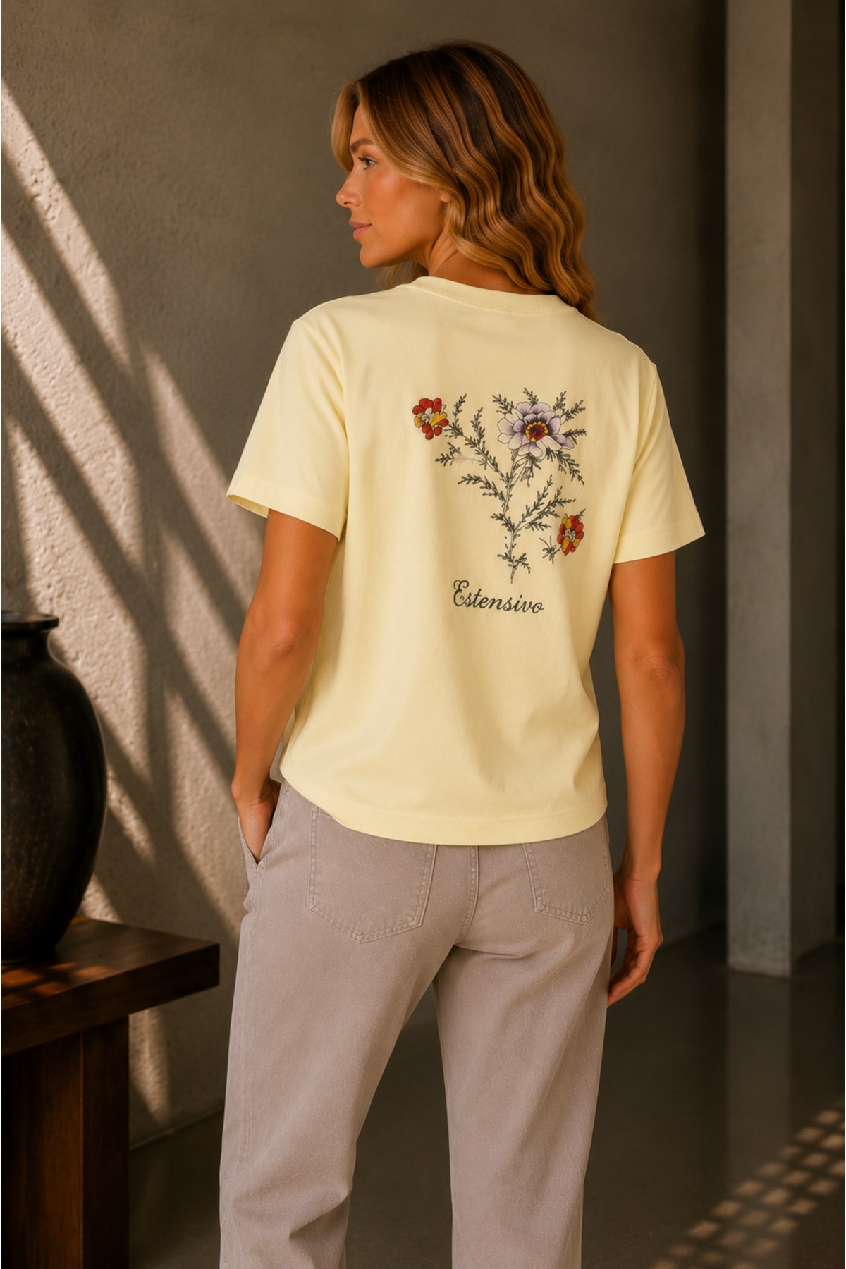 Çiçek Baskılı Ön Arka Detaylı Oversize T-Shirt - Görsel 3